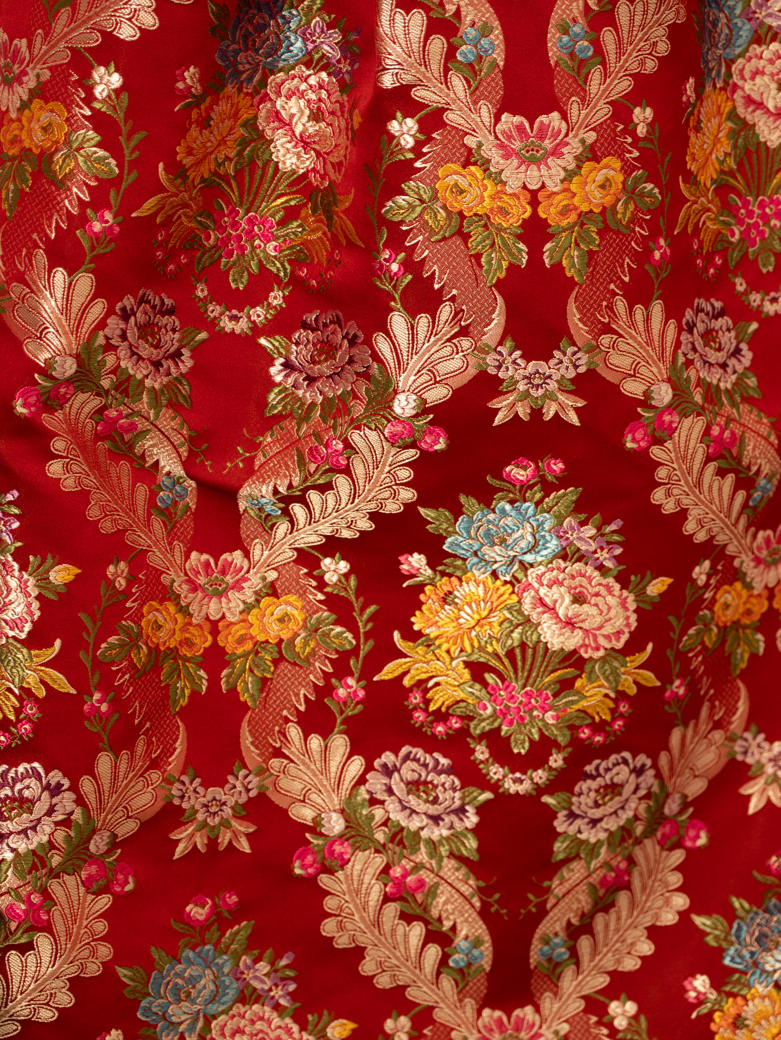 Más Allá del Siglo XVIII: Un Viaje a Través de la Indumentaria de Fallera